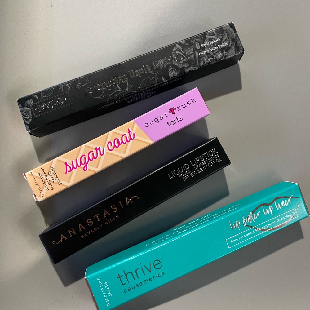 LIPPIE BUNDLE 👄 BNIB 4 piece